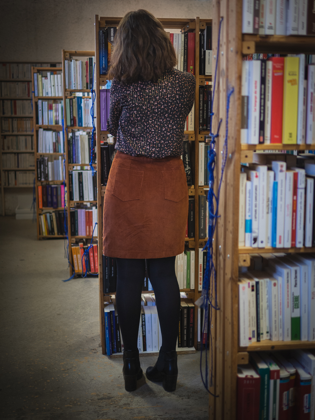 Lire un livre en jupe Ada